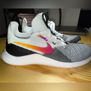 Nike Free TR 8 'Laser Fuchsia' Size 6.5 Women’s